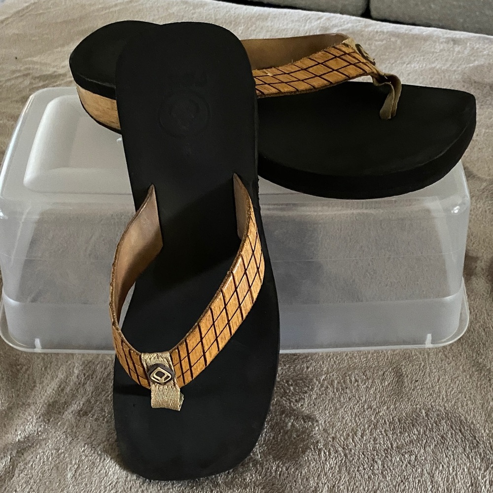 Reef Black and Tan Women's Sandals